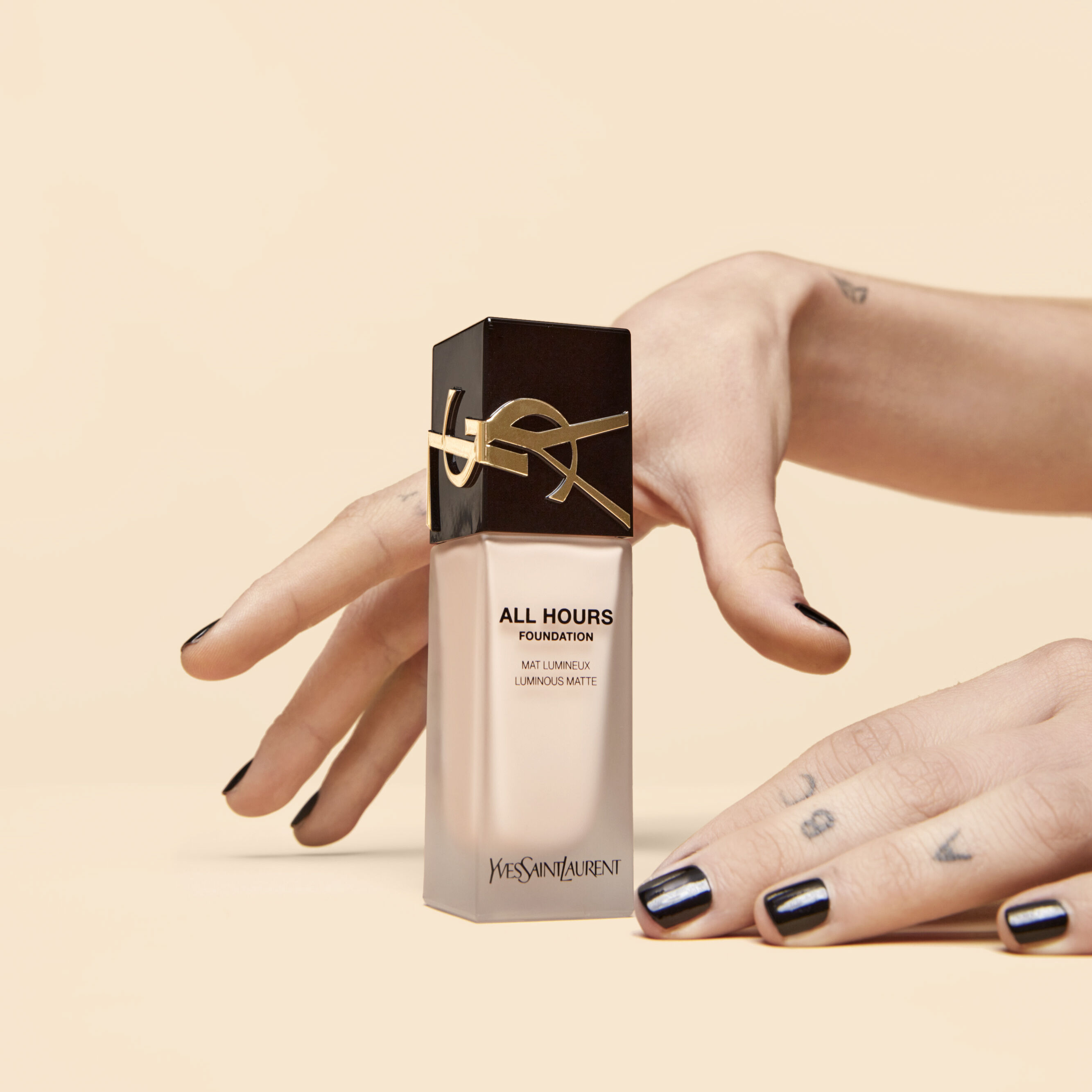 ALL HOURS FOUNDATION. UNBEATABLE IN TEXTURE AND 24 HOURS