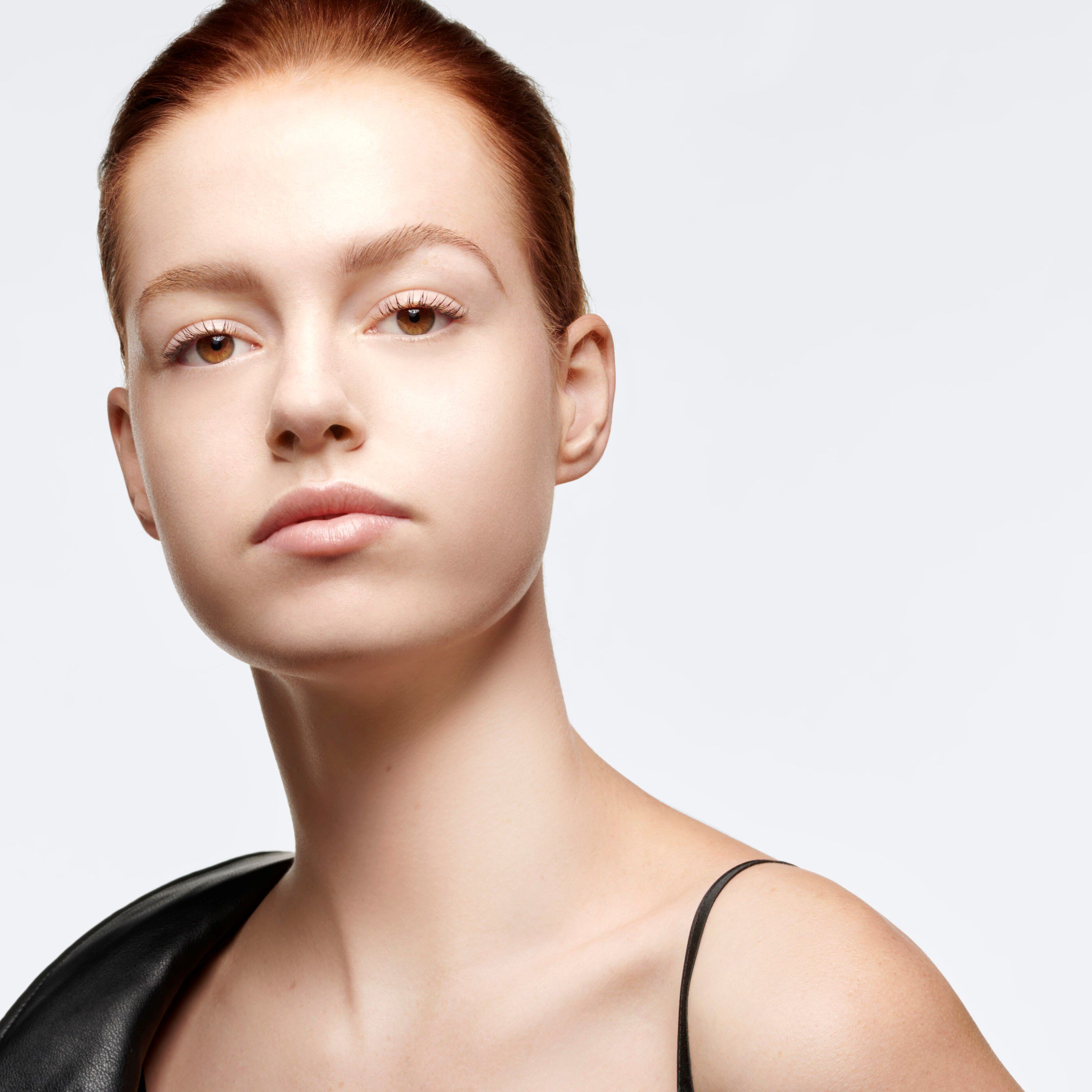 คุชชั่น TOUCHE ECLAT GLOW PACT CUSHION